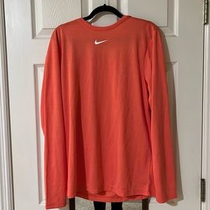 Nike dri fit men’s size medium
